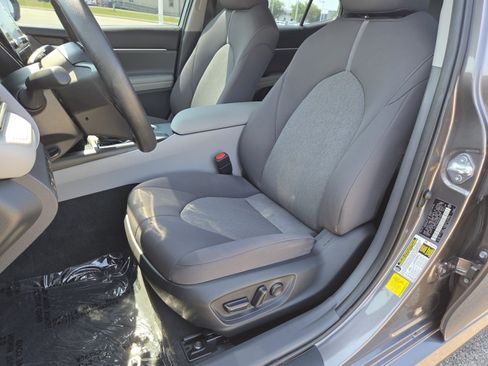 Used 2022 Toyota Camry LE w/ Carpet Mat Package (TMS) FWD image 24