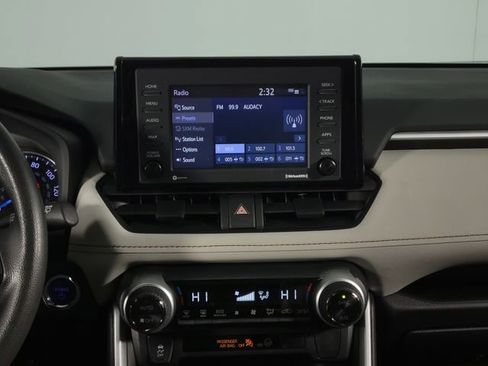 Used 2022 Toyota RAV4 XLE image 24