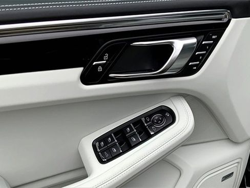 New 2025 Porsche Macan image 28