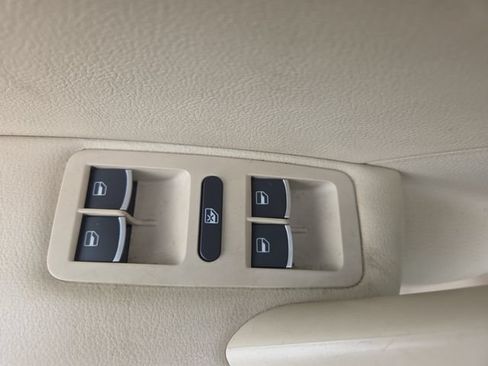 Used 2014 Volkswagen Passat TDI SE FWD image 17