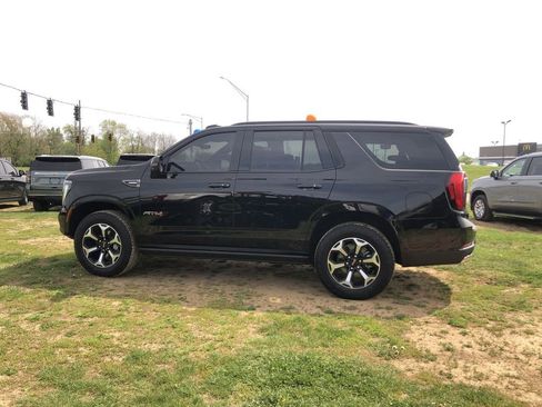 Used 2025 GMC Yukon AT4 w/ AT4 Premium Plus Package AWD/4WD image 11