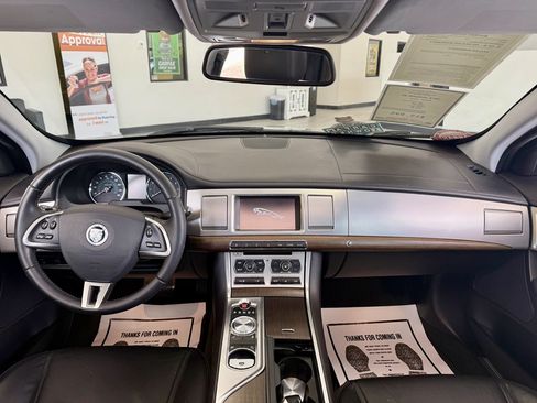 Used 2012 Jaguar XF RWD image 10