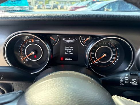 Used 2022 Jeep Wrangler Sport AWD/4WD image 11