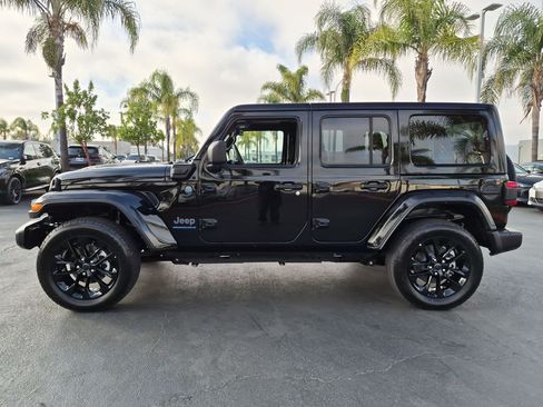 Used 2025 Jeep Wrangler Unlimited Sahara w/ Safety Group AWD/4WD image 7