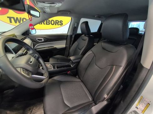 Used 2022 Jeep Compass Latitude AWD/4WD image 12