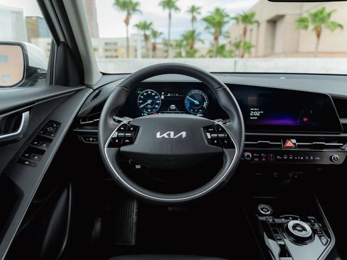 Used 2023 Kia Niro Wind FWD image 31