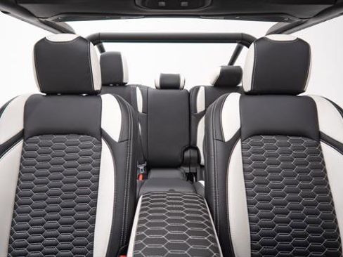 Used 2026 Jeep Gladiator Sport image 3