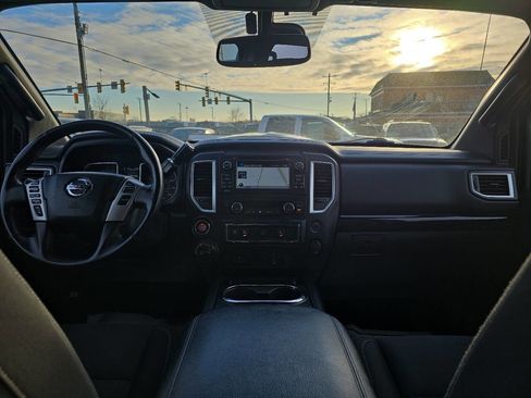 Used 2018 Nissan Titan XD image 17