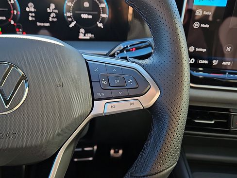 New 2026 Volkswagen Tiguan SE R-Line image 18