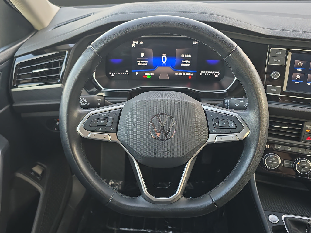 Used 2024 Volkswagen Jetta SE FWD image 17