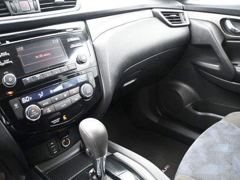 Used 2015 Nissan Rogue SV AWD/4WD image 4