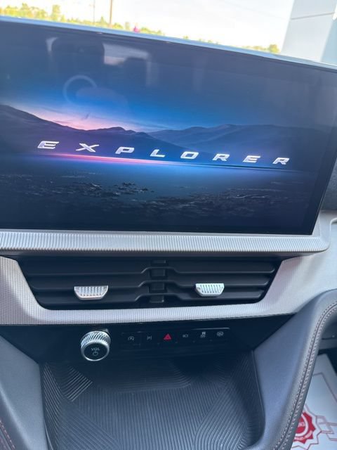 Used 2025 Ford Explorer Active w/ Active Comfort Package AWD/4WD image 14