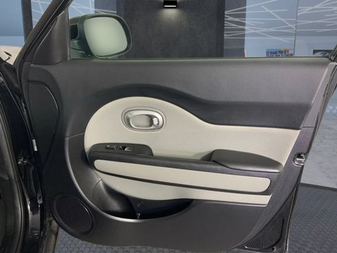 Used 2017 Kia Soul FWD image 13