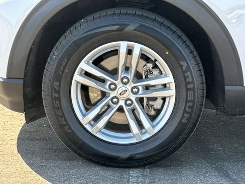 Certified 2022 Ford Explorer XLT w/ Class IV Trailer Tow Package image 27