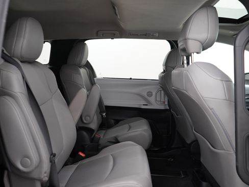 Used 2026 Toyota Sienna XLE AWD/4WD image 12
