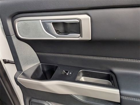 Used 2023 Ford Explorer Limited w/ Limited Technology Package image 36