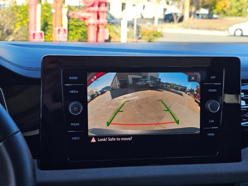 Used 2025 Volkswagen Jetta SE image 30