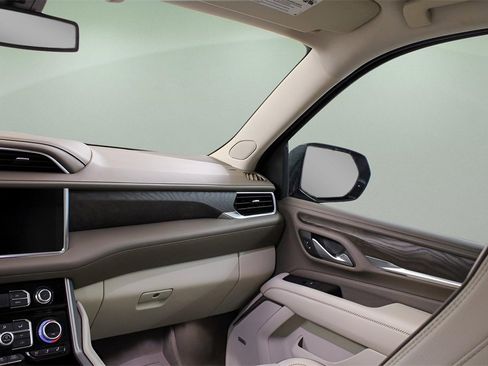 Used 2022 GMC Yukon XL Denali image 15