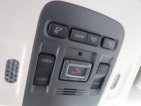 Used 2022 Toyota Camry XLE w/ Navigation Upgrade Package image 50