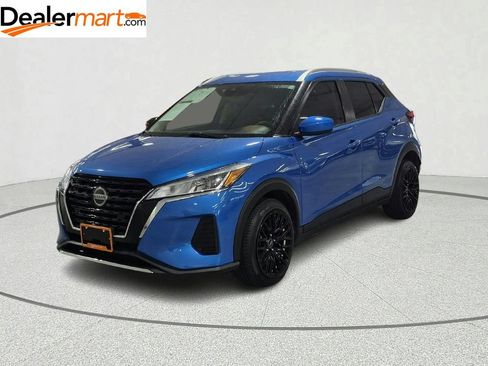 Used 2021 Nissan Kicks SV FWD image 1