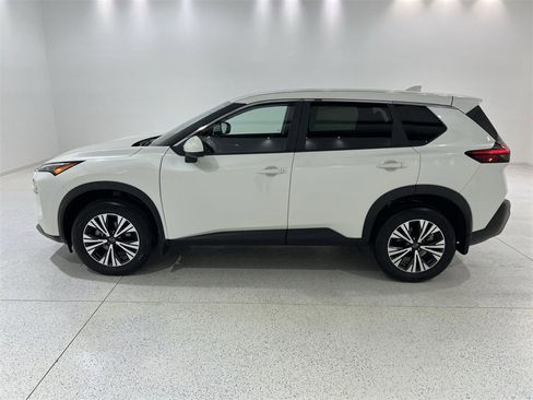 Used 2023 Nissan Rogue SV image 1
