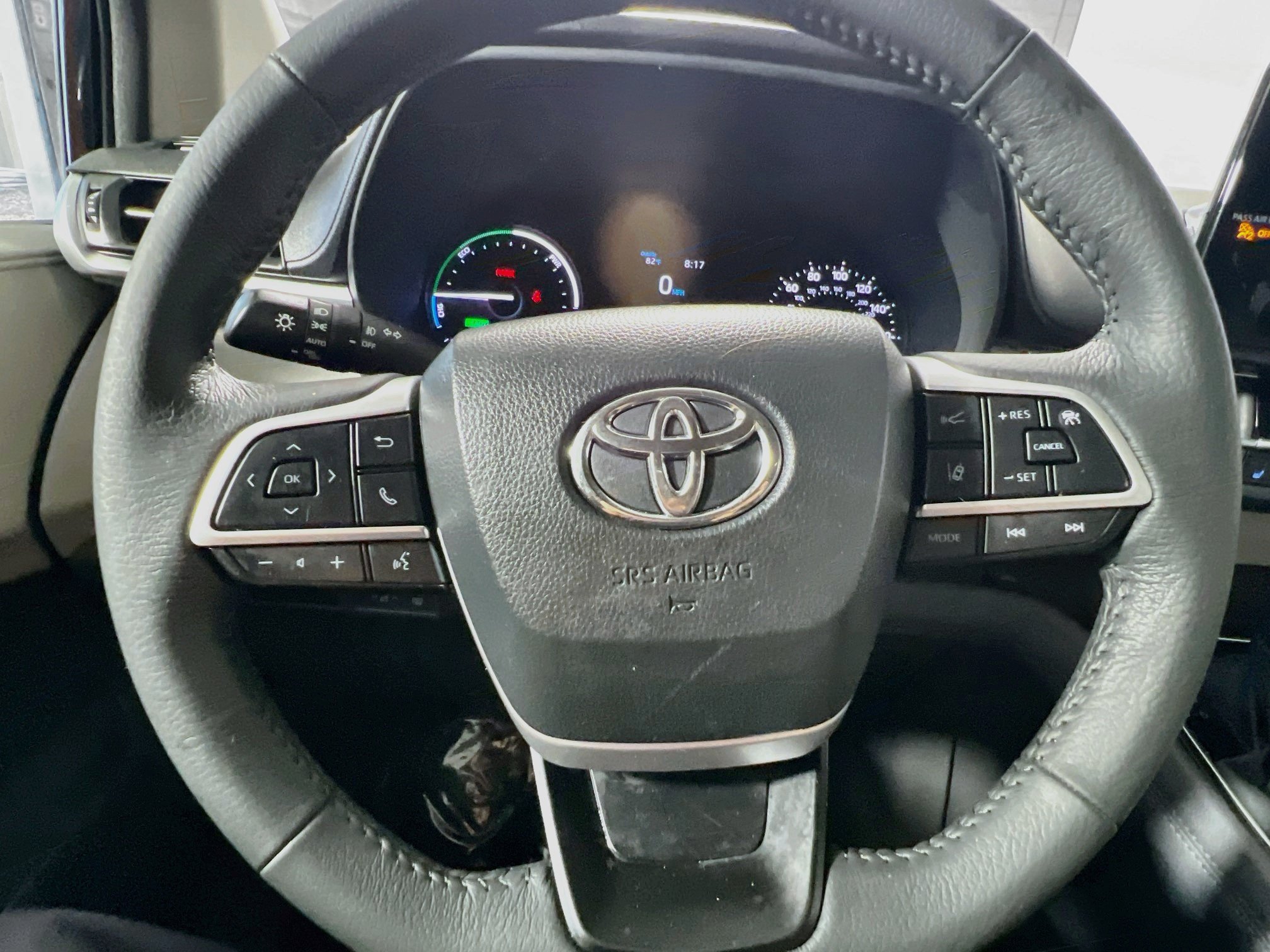 Used 2024 Toyota Sienna XLE FWD image 18