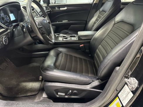 Used 2018 Ford Fusion SE w/ Equipment Group 201A FWD image 17