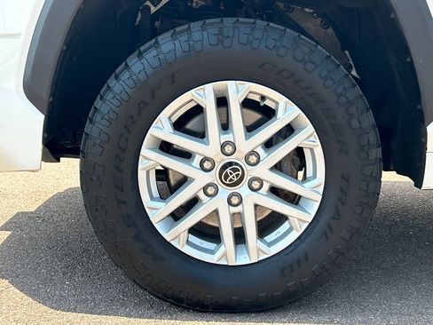 Used 2022 Toyota Tundra SR5 w/ SR5 Convenience Package AWD/4WD image 23