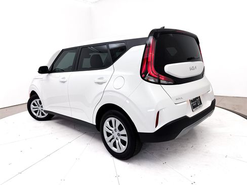Used 2025 Kia Soul LX FWD image 2