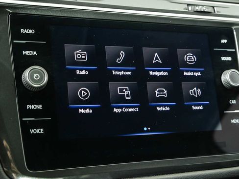 Certified 2024 Volkswagen Tiguan SE FWD image 14