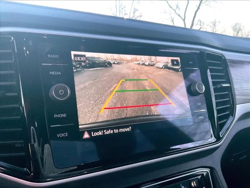 Certified 2022 Volkswagen Atlas Cross Sport SE image 20