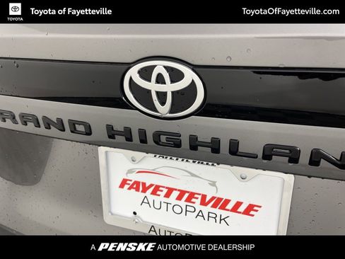 New 2026 Toyota Grand Highlander FWD image 20