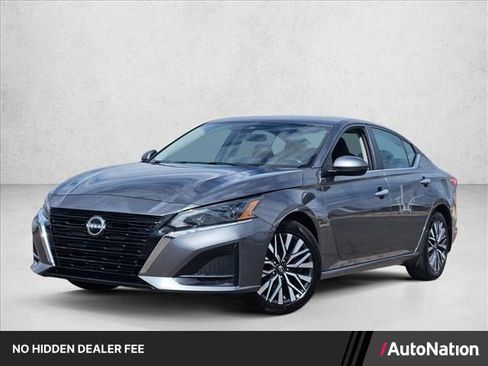 Used 2024 Nissan Altima 2.5 SV w/ SV Premium Package FWD image 1