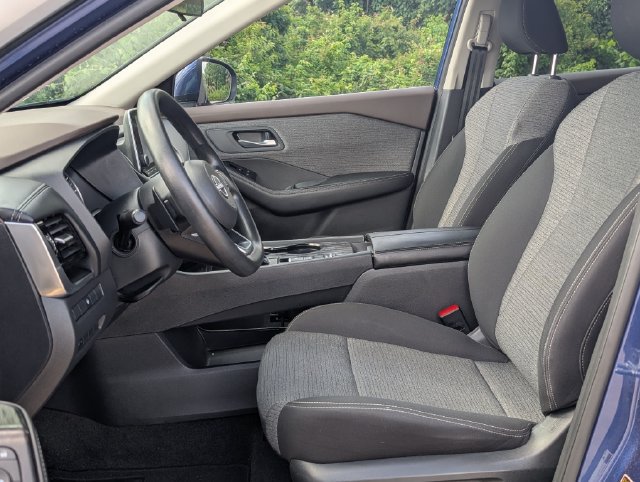 Used 2023 Nissan Rogue SV FWD image 12