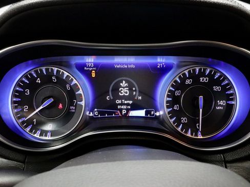 Used 2018 Chrysler 300 Touring L image 29