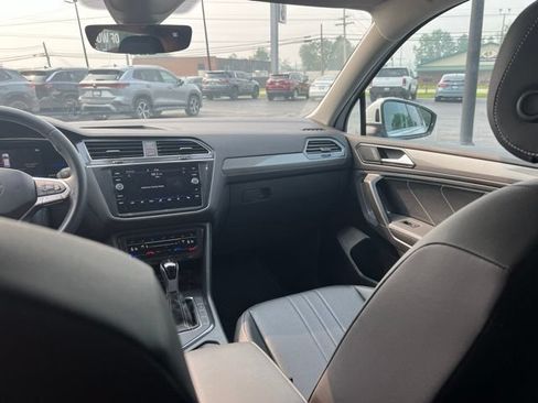 Used 2022 Volkswagen Tiguan SE AWD/4WD image 11