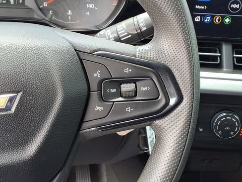 Used 2025 Chevrolet Trax LS w/ LS Convenience Package FWD image 28