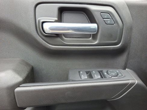 Used 2023 Chevrolet Silverado 1500 Custom Trail Boss w/ 2.7L Blackout Package image 11