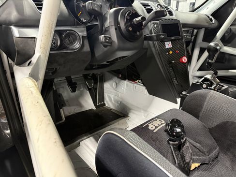 Used 2016 Porsche Cayman GT4 image 22