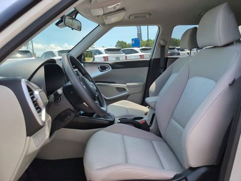 Used 2025 Kia Soul LX w/ LX Technology Package FWD image 13