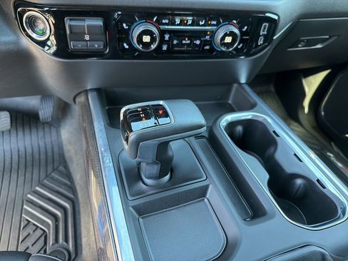 Used 2025 Chevrolet Silverado 1500 LT Trail Boss w/ Convenience Package II AWD/4WD image 15
