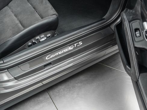 Used 2019 Porsche 911 Cabriolet image 34