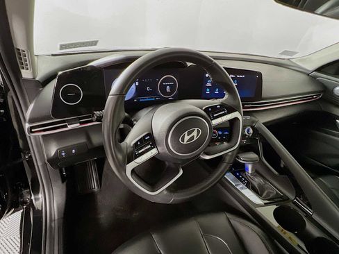 Certified 2025 Hyundai Elantra Limited image 11