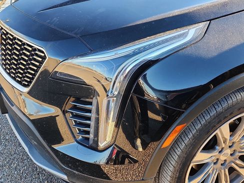 Used 2019 Cadillac XT4 Premium Luxury image 3