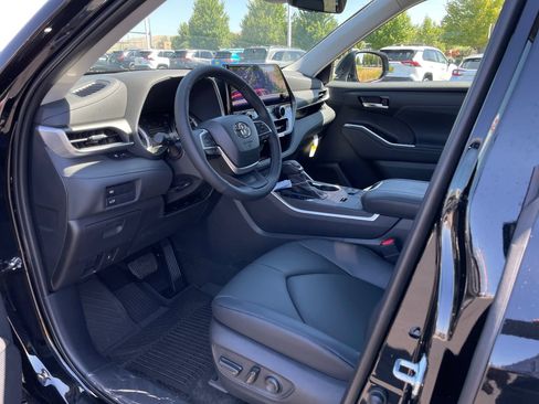New 2026 Toyota Highlander XLE AWD/4WD image 9
