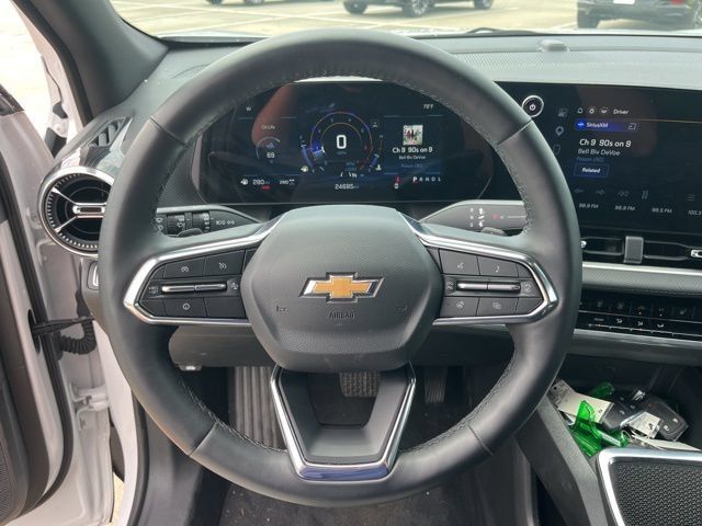 Used 2025 Chevrolet Equinox LT AWD/4WD image 16