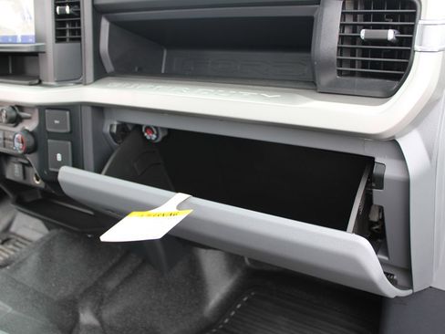 Used 2025 Ford F250 XL AWD/4WD image 33
