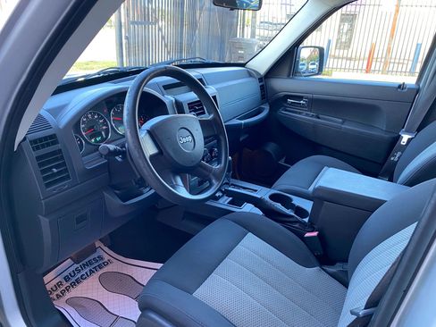 Used 2010 Jeep Liberty Sport w/ Popular Equipment Group image 3