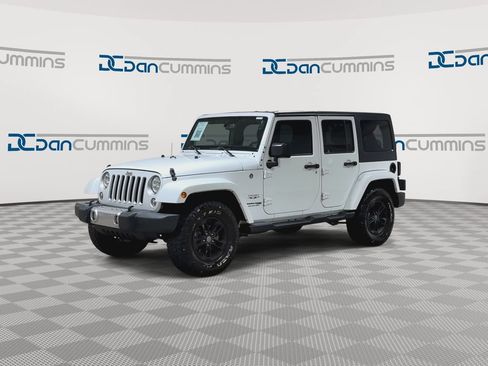 Used 2018 Jeep Wrangler Unlimited Sahara AWD/4WD image 4