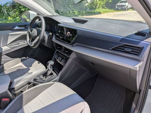 Used 2023 Volkswagen Taos SE w/ Panoramic Sunroof Package AWD/4WD image 26